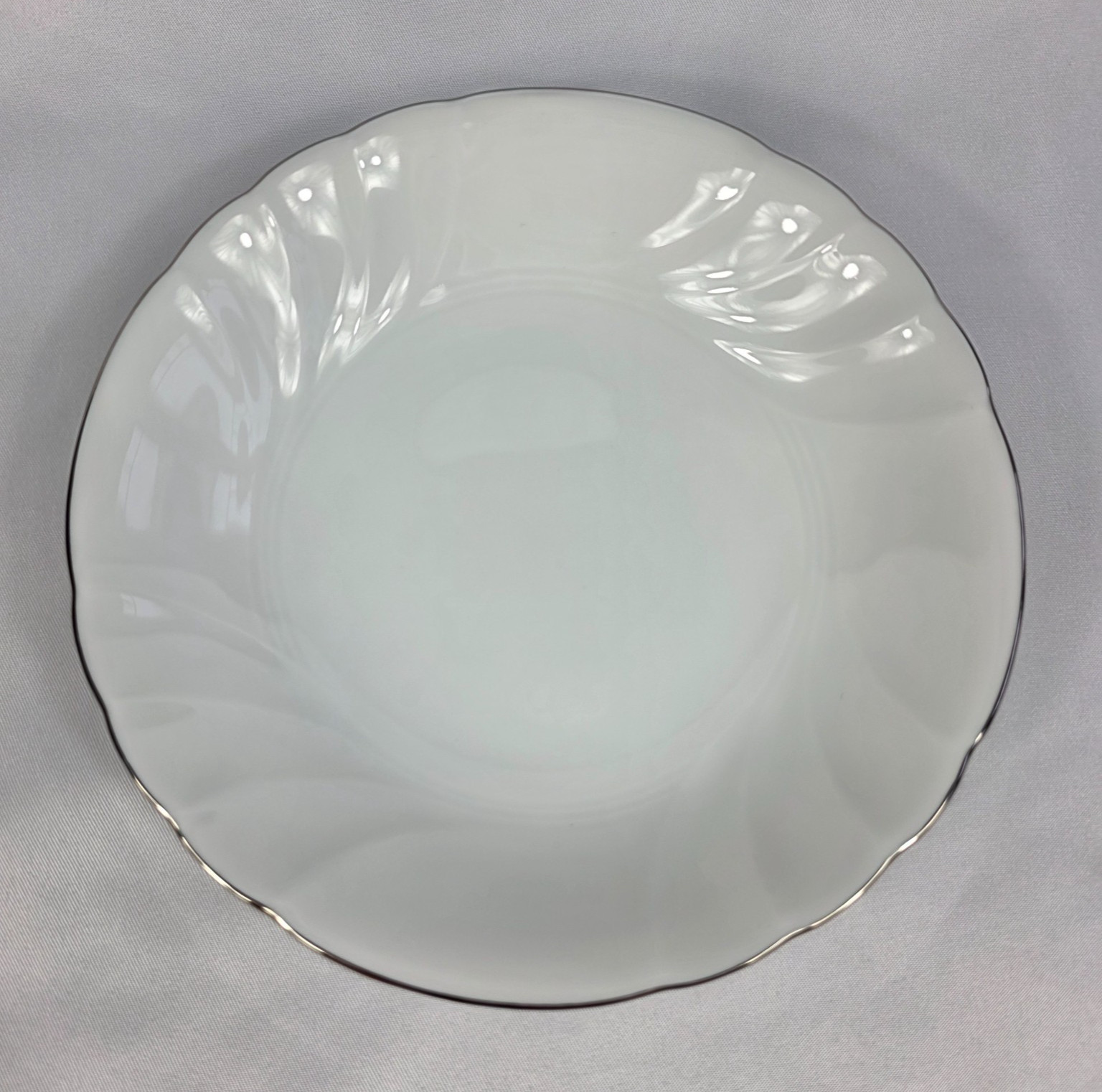 ONE Mikasa Wedding Band Platinum Fruit Bowl Swirled Platinum Trim