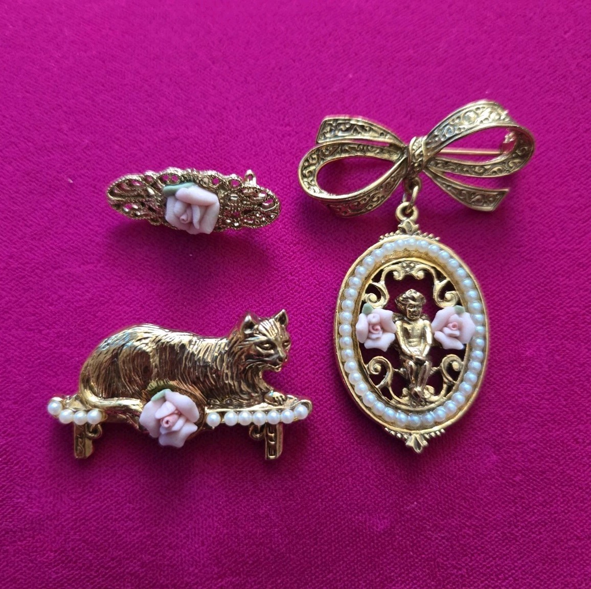 Vtg 1928 Brand Jewelry Goldtone Victorian Look Faux Pearl Flowers Pin Lot Kitty Vtg 1928 Brand Jewelry Goldtone Victorian Look Faux Pearl Flowers Pin Lot Kitty