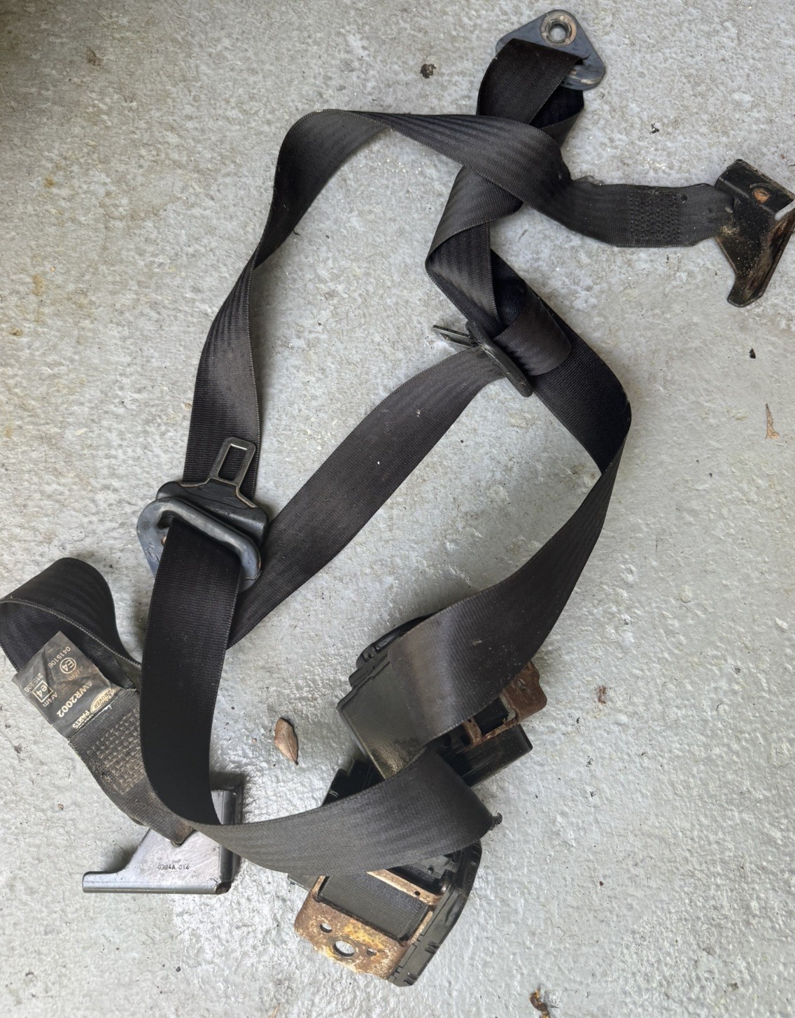 LAND ROVER Defender 90 110 TD5 Front LH and RH Seat Belt Assembly LAND ROVER Defender 90 110 TD5 Front LH and RH Seat Belt Assembly