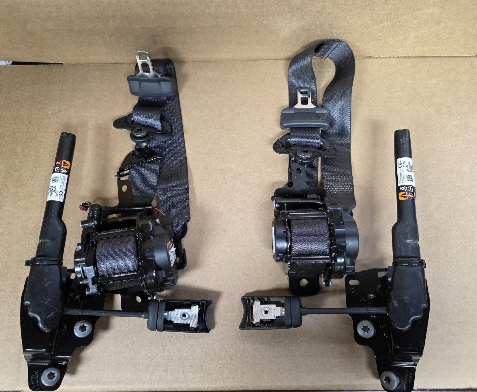 2024-2025 CHEVY TRAVERSE FRONT SEATBELTS W PRE TENIONER (LH&RH) BLACK COLOR 2024-2025 CHEVY TRAVERSE FRONT SEATBELTS W PRE TENIONER (LH&RH) BLACK COLOR