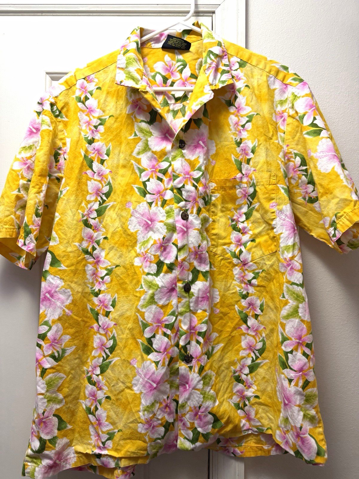 Royal Creations Men’s XL Cotton Floral Hawaiian Short Sleeve Button-Up Yellow Royal Creations Men’s XL Cotton Floral Hawaiian Short Sleeve Button-Up Yellow