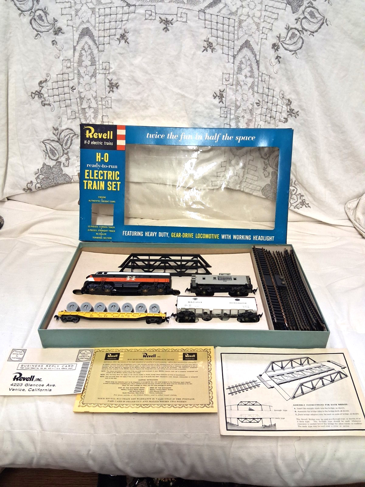 VINTAGE * REVELL * NEW HAVEN T-70563 FREIGHT SET with TRESTLE IN DISPLAY BOX
