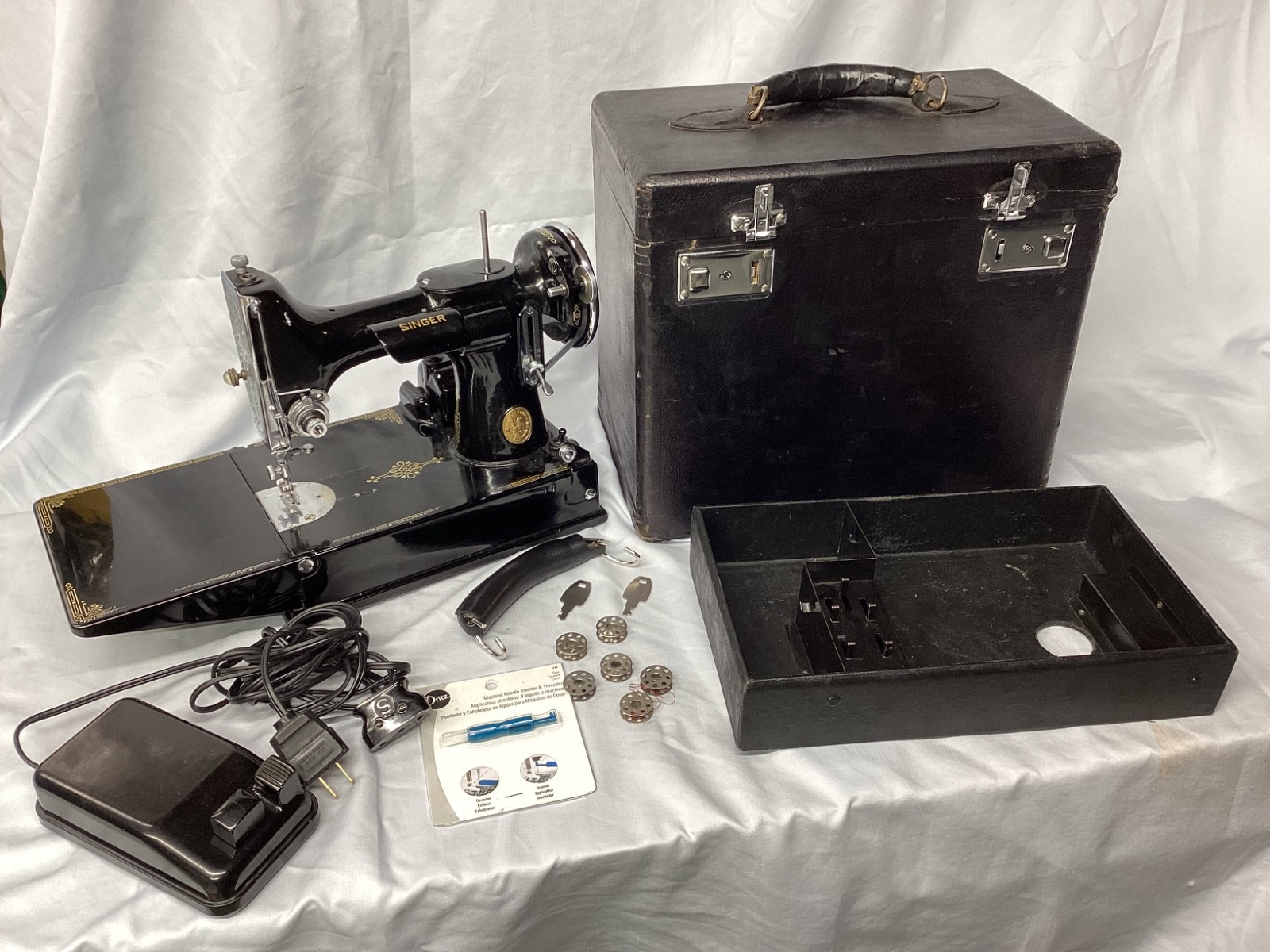 1936 transition Singer 221 Featherweight Vintage Sewing Machine & Case SERVICED