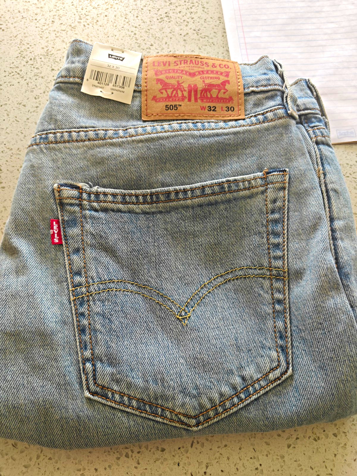 Levi\'s Men\'s Straight Light Wash Blue Cotton Denim 5-Pocket Logo Jeans NWT Levi\'s Men\'s Straight Light Wash Blue Cotton Denim 5-Pocket Logo Jeans NWT