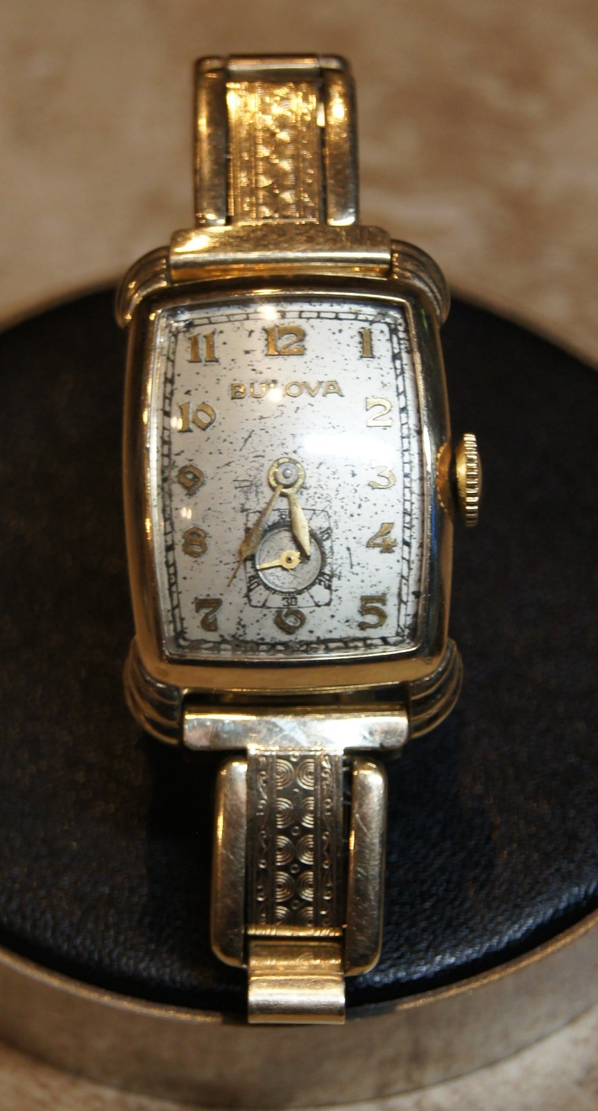 Circa 1945 Bulova Senator 8AH 17J Men\'s Art Deco Manual Wind Watch Runs