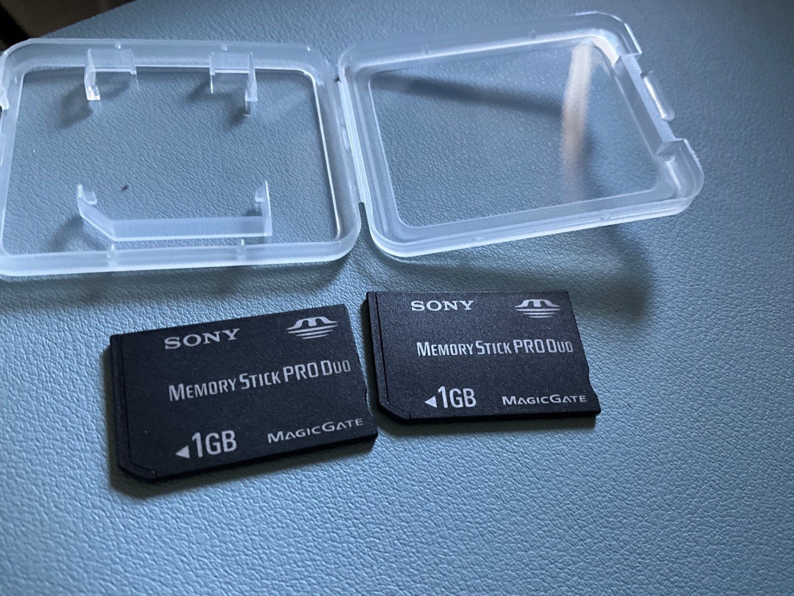 Lot of 2pcs 1gb Sony  Duo memory stick for Cybershot pro duo Sony cameras
