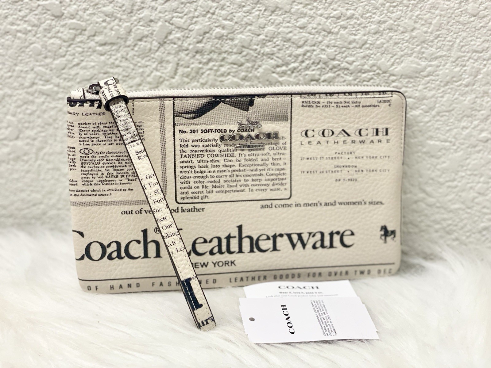 Coach Large Corner Zip Wristlet With Newspaper Print CDE80 Silver/Chalk Multi Coach Large Corner Zip Wristlet With Newspaper Print CDE80 Silver/Chalk Multi