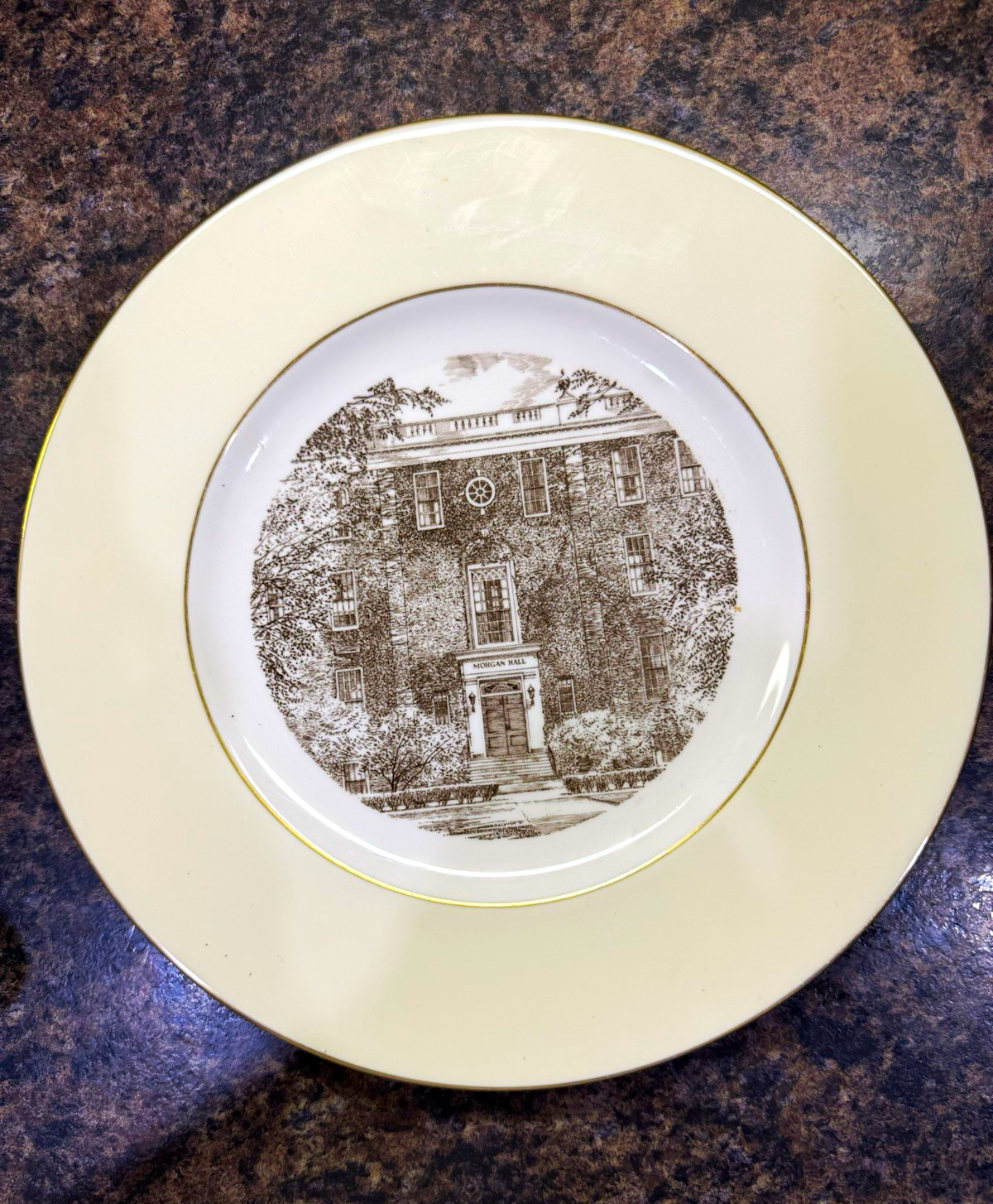 Harvard University Graduate School of Business Wedgwood Bone China Plate 1927. Harvard University Graduate School of Business Wedgwood Bone China Plate 1927.