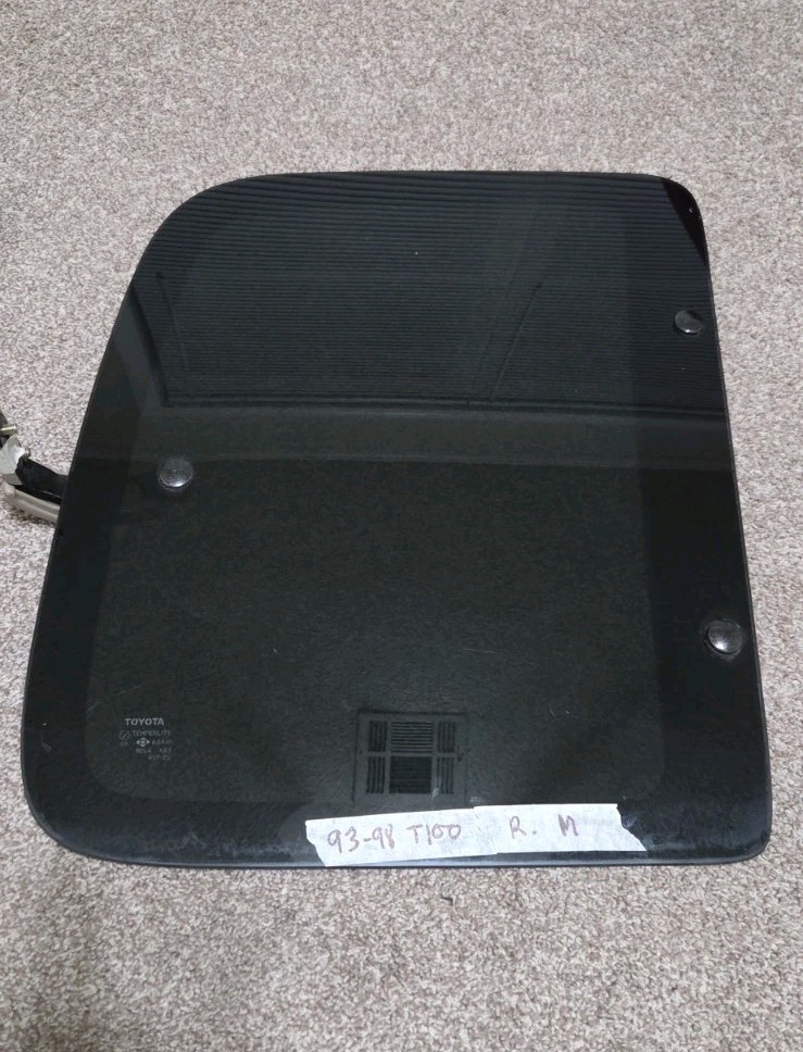 1993-1998 TOTOTA T100 Xtra Cab, Right Quarter Glass With Latch Tint Dark Oem.