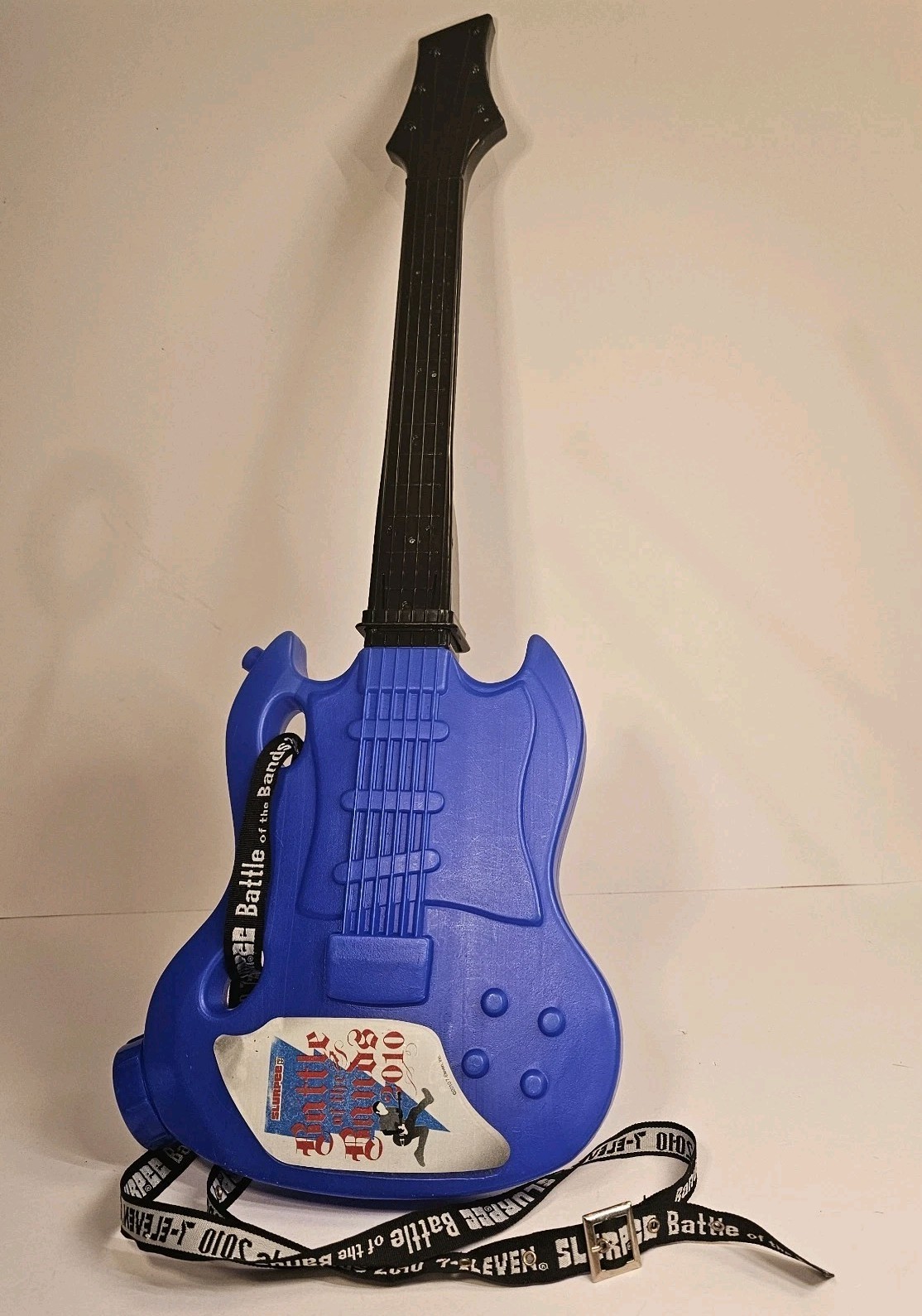 7-Eleven Slurpee Battle of the Bands 2010 Guitar Cup Blue Novelty Bottle Huge