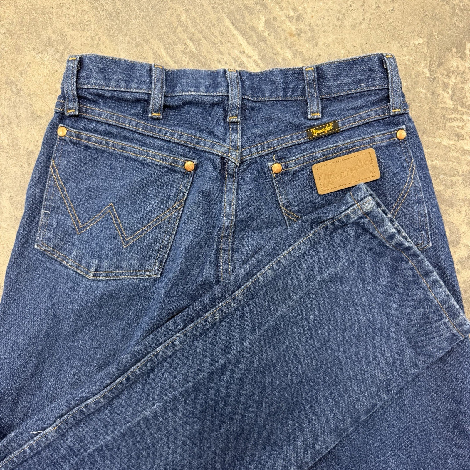 Wrangler 1013MWZ Slim Cowboy Cut Jeans Dark Blue Distressed Farm Worn 28x30 Wrangler 1013MWZ Slim Cowboy Cut Jeans Dark Blue Distressed Farm Worn 28x30