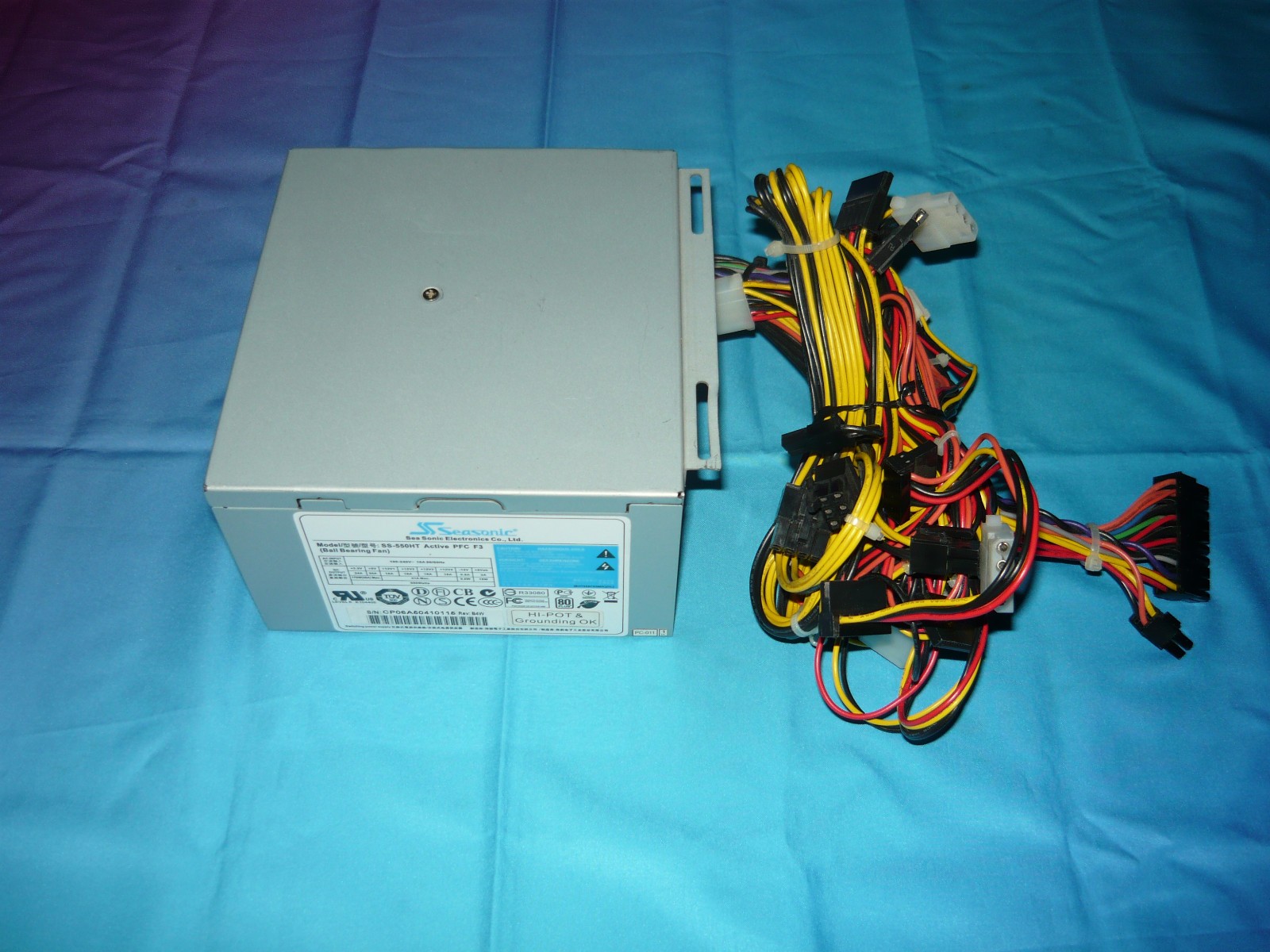 Vintage Seasonic SS-550HT Active PFC ATX Power Supply 550W Used Vintage Seasonic SS-550HT Active PFC ATX Power Supply 550W Used