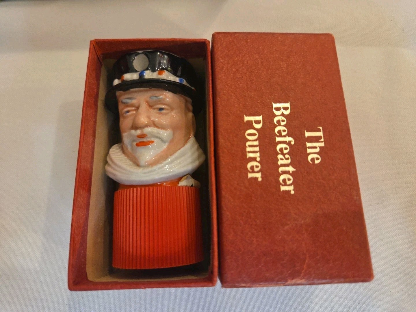 Collectable Beefeater Gin Porcelain Bottle Topper Spout Wade In Original Box Collectable Beefeater Gin Porcelain Bottle Topper Spout Wade In Original Box