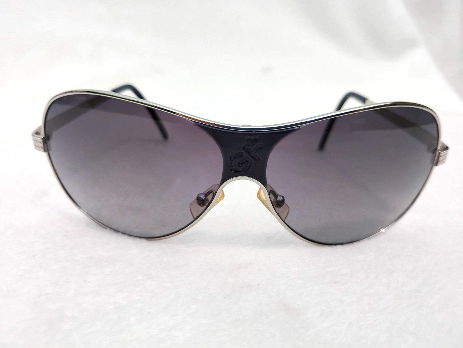 MINT NOS VINTAGE G. F. FERRE FF55604 SHIELD SUNGLASSES SILVER ITALY TEXTURED