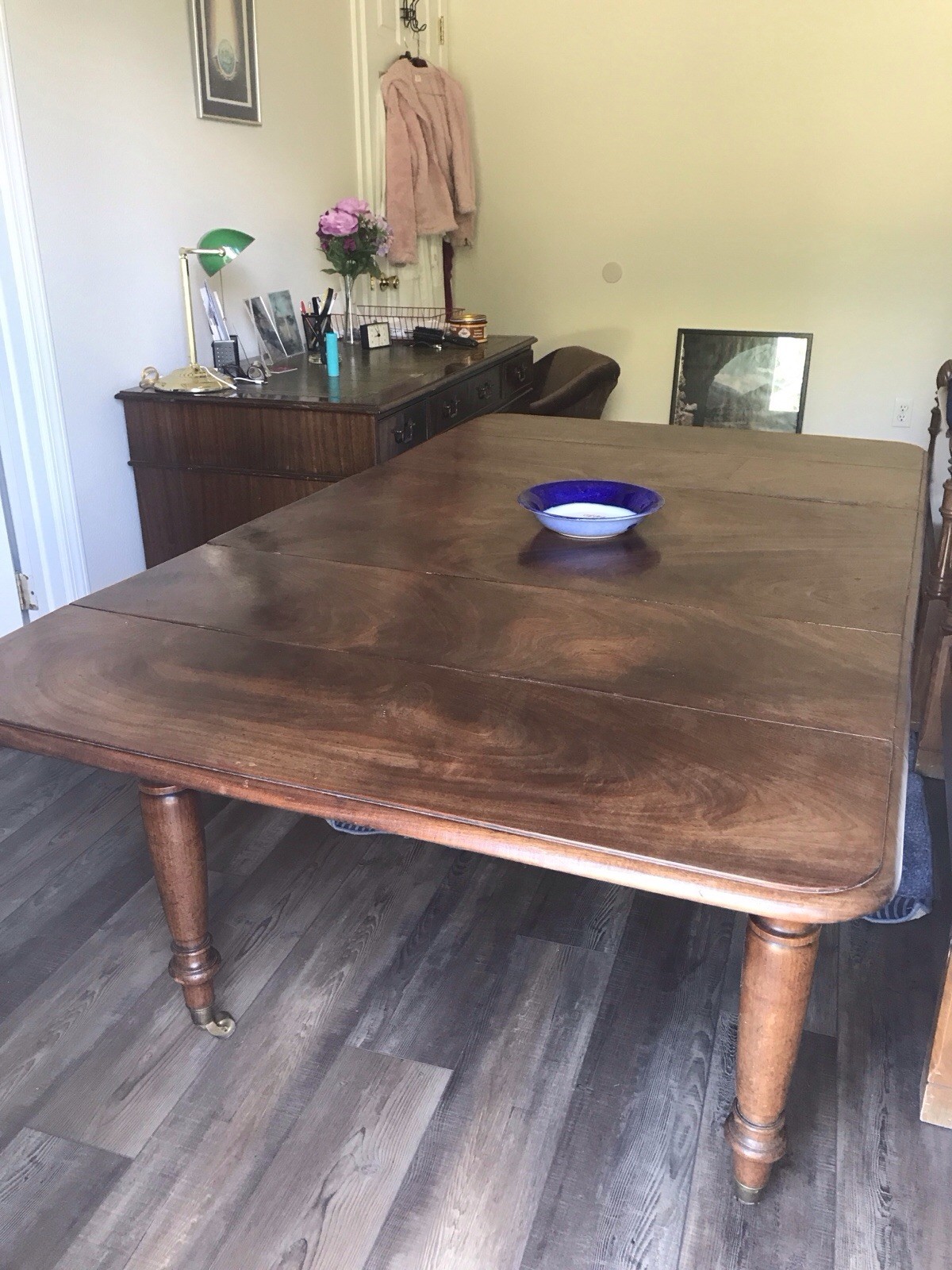 Antique, Georgian Dining Table, Circa 1840, Vintage Condition, It Seats 6-8.