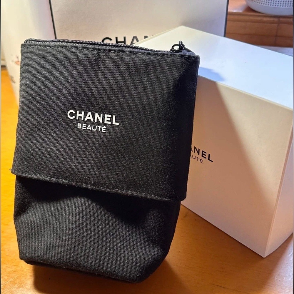 CHANEL Beauté Black Zip Cosmetic Pouch