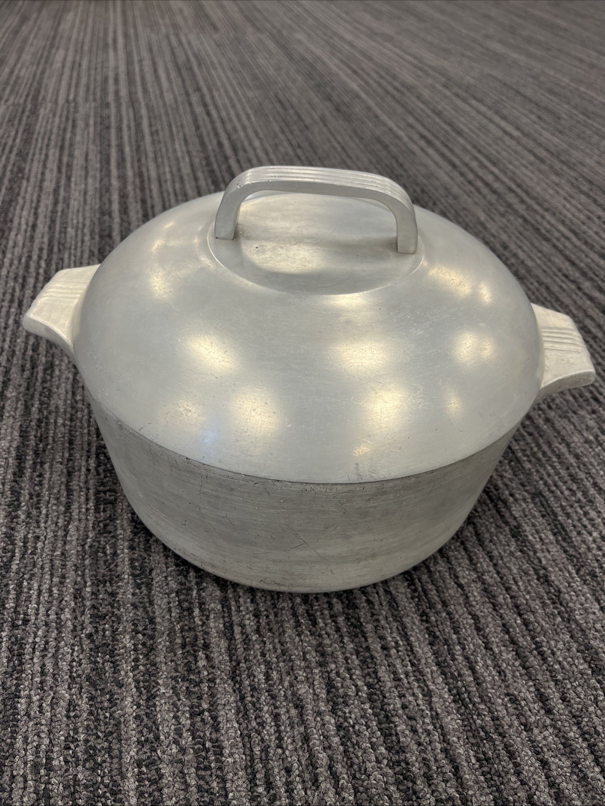 Vintage Wagner Ware Magnalite 4248 Aluminum 5 Qt Dutch Oven With Double Handles. Vintage Wagner Ware Magnalite 4248 Aluminum 5 Qt Dutch Oven With Double Handles.