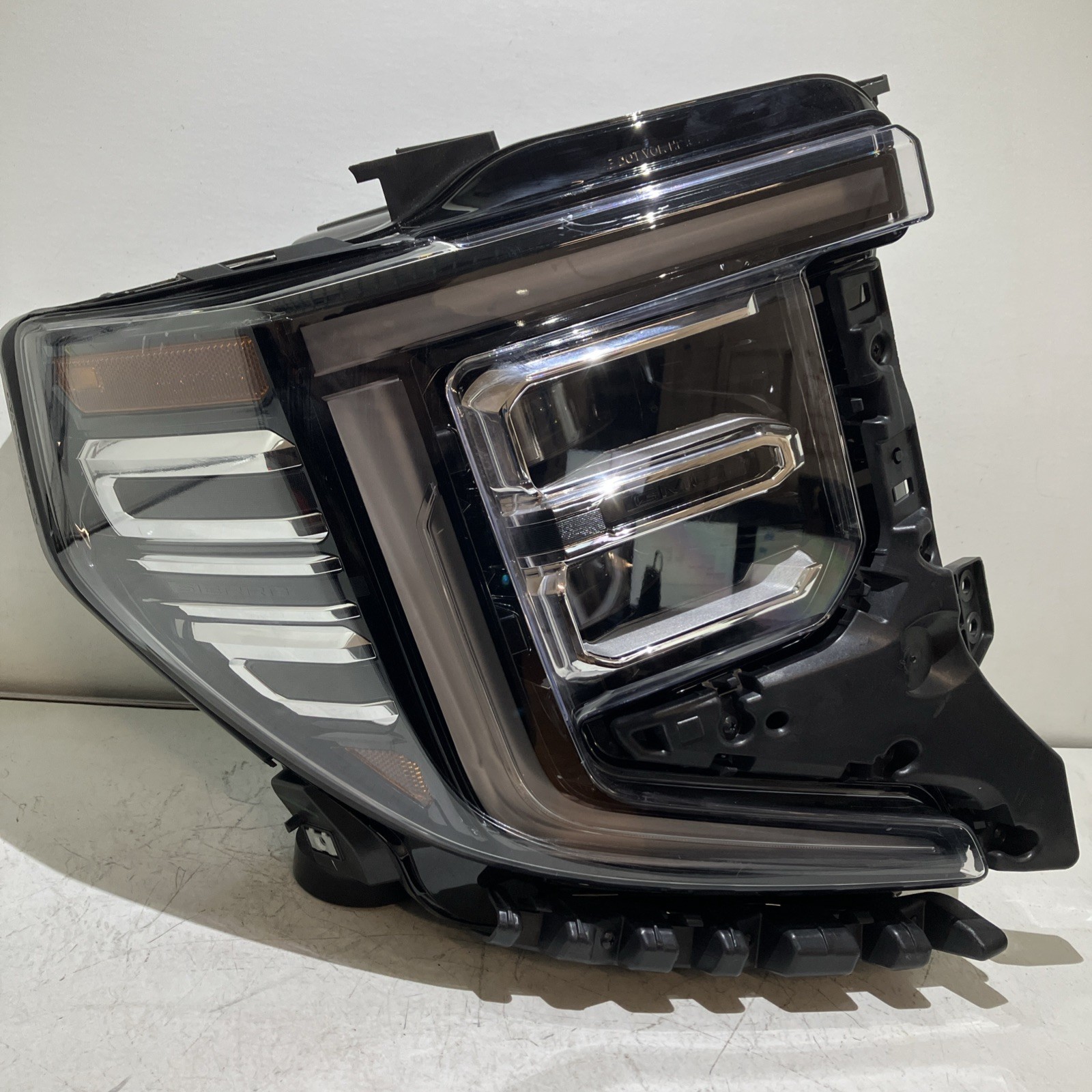 2022 2023 2024 GMC Sierra 1500 Passenger Right RH Chrome LED Headlight OEM 0701