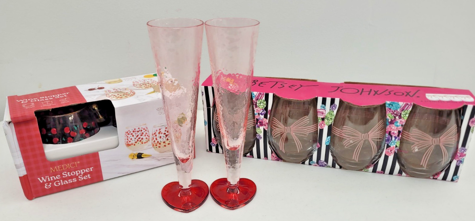 Betsey Johnson Wine Glass Bundle SO PINK Champagne Flutes Stemless + Medici Set Betsey Johnson Wine Glass Bundle SO PINK Champagne Flutes Stemless + Medici Set