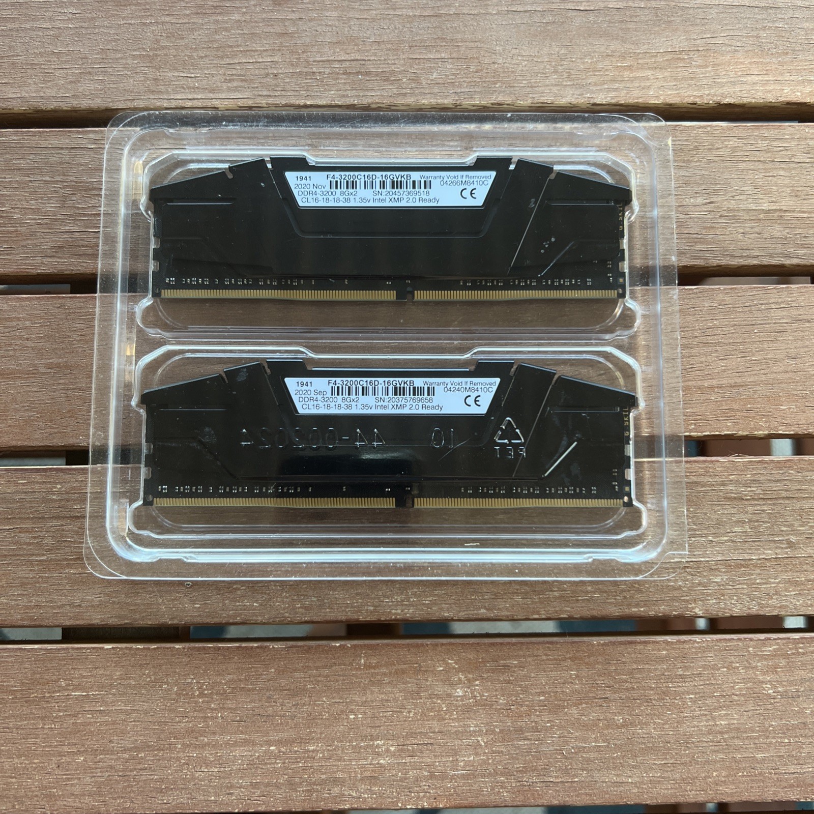 G.Skill RAM kit Ripjaws V 16 GB 2 x 8 GB DDR4 RAM 3200 MHz Card Sticks - Black