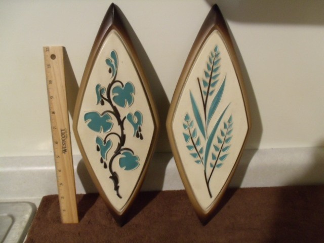 2 Vintage MCM Syroco Diamond Shaped Botanical Wall Plaques White & Blue B-4273 2 Vintage MCM Syroco Diamond Shaped Botanical Wall Plaques White & Blue B-4273