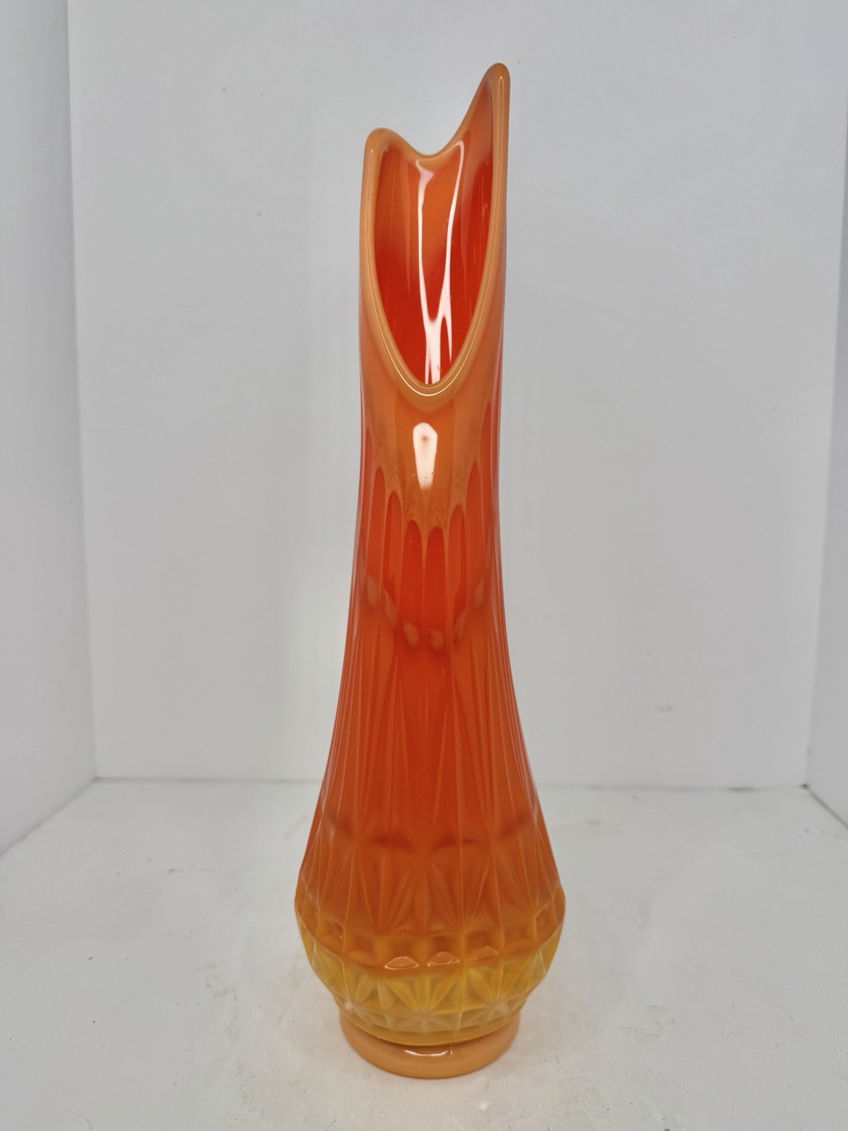 HTF VINTAGE MCM L.E. SMITH 14.75” BITTERSWEET SOLITAIRE SWUNG VASE CARAMEL HTF VINTAGE MCM L.E. SMITH 14.75” BITTERSWEET SOLITAIRE SWUNG VASE CARAMEL