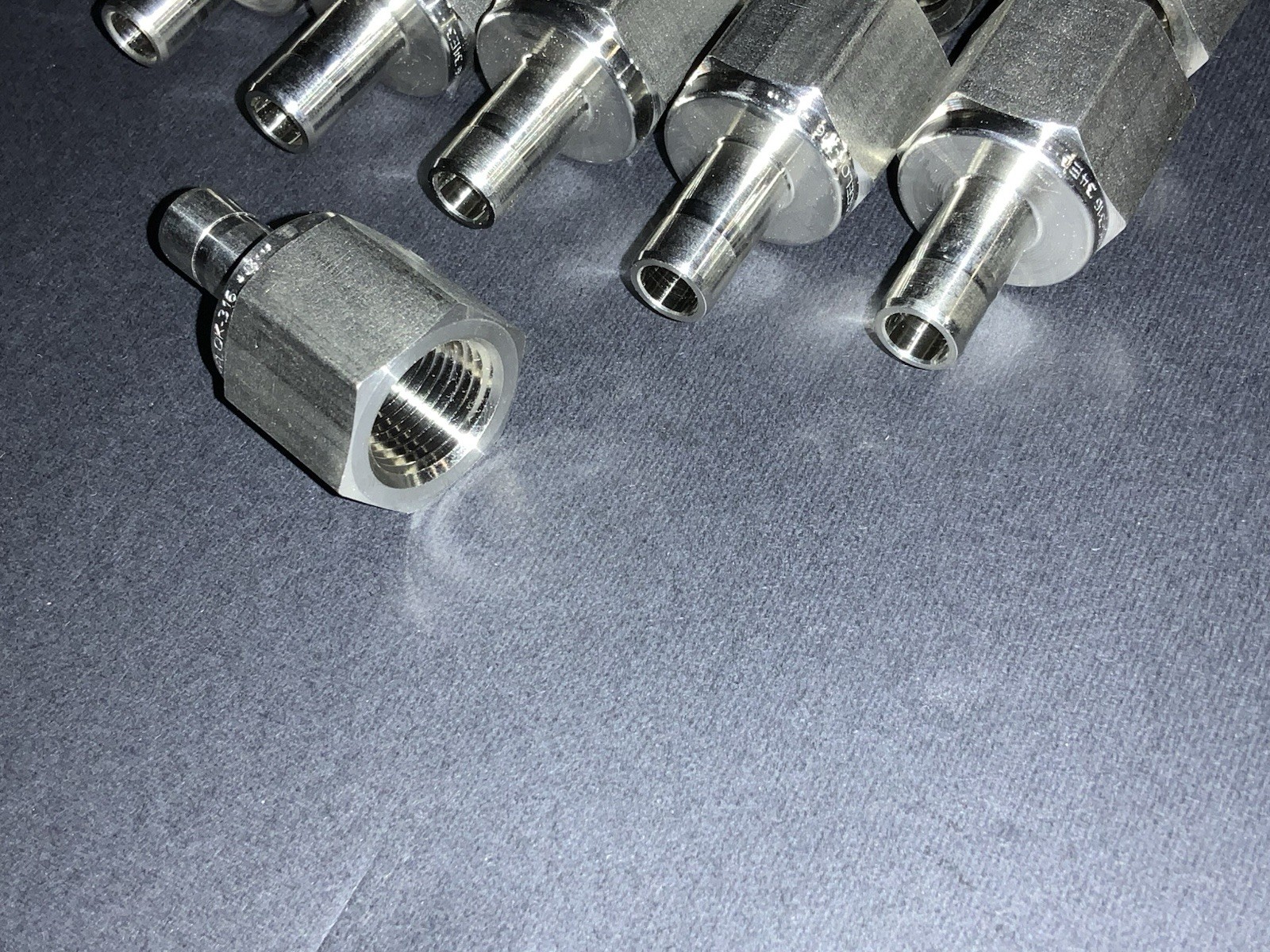 (11) New SWAGELOK FEMALE PORT ADAPTER SS-6-TA-7-6 (11) New SWAGELOK FEMALE PORT ADAPTER SS-6-TA-7-6