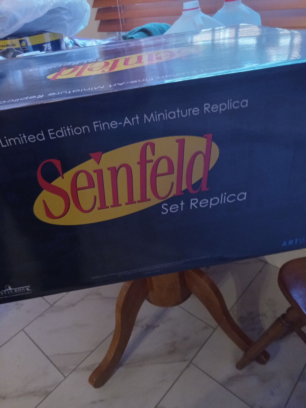 Seinfeld Set Scale Replica Limited Edition RARE Seinfeld Set Scale Replica Limited Edition RARE