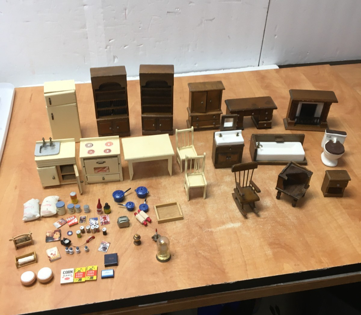 Vintage 1:12 Dollhouse Miniature Furniture Metal Porcelain Bathroom Huge Lot Vintage 1:12 Dollhouse Miniature Furniture Metal Porcelain Bathroom Huge Lot