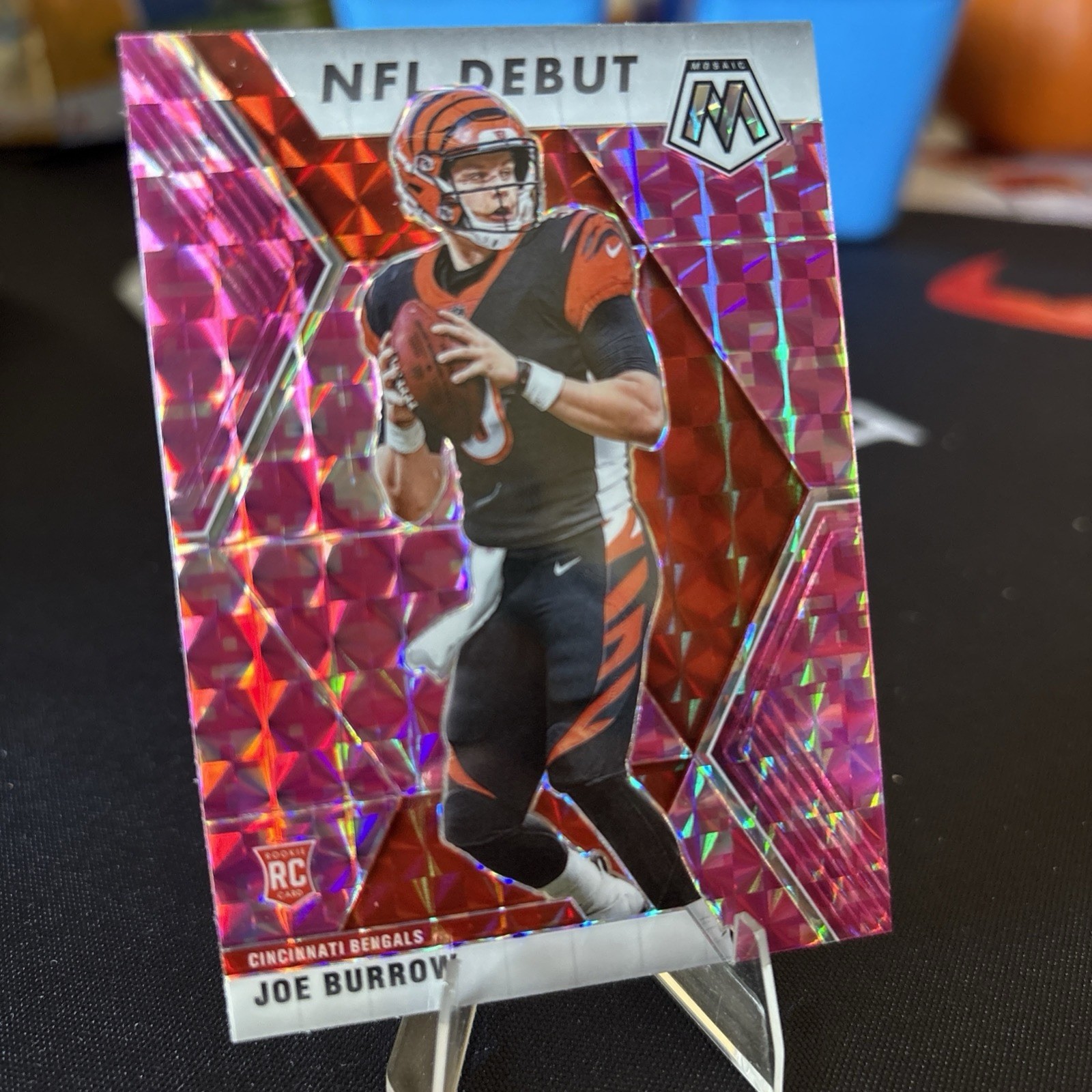 2020 Panini Mosaic - NFL Debut Joe Burrow #261 Camo Pink Mosaic Prizm (RC)