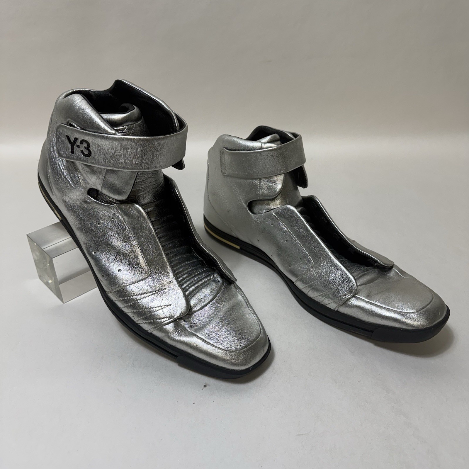 Y-3 Yohji Yamamoto Men’s Silver High Top Strap Sneakers Rubber Sole Pre-Owned Y-3 Yohji Yamamoto Men’s Silver High Top Strap Sneakers Rubber Sole Pre-Owned