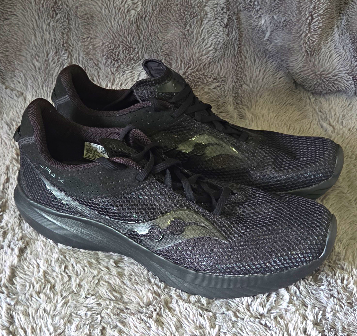 Saucony Kinvara 14 Men\'s Low Top Lace-Up Running Shoes Triple Black S20823-12 Saucony Kinvara 14 Men\'s Low Top Lace-Up Running Shoes Triple Black S20823-12