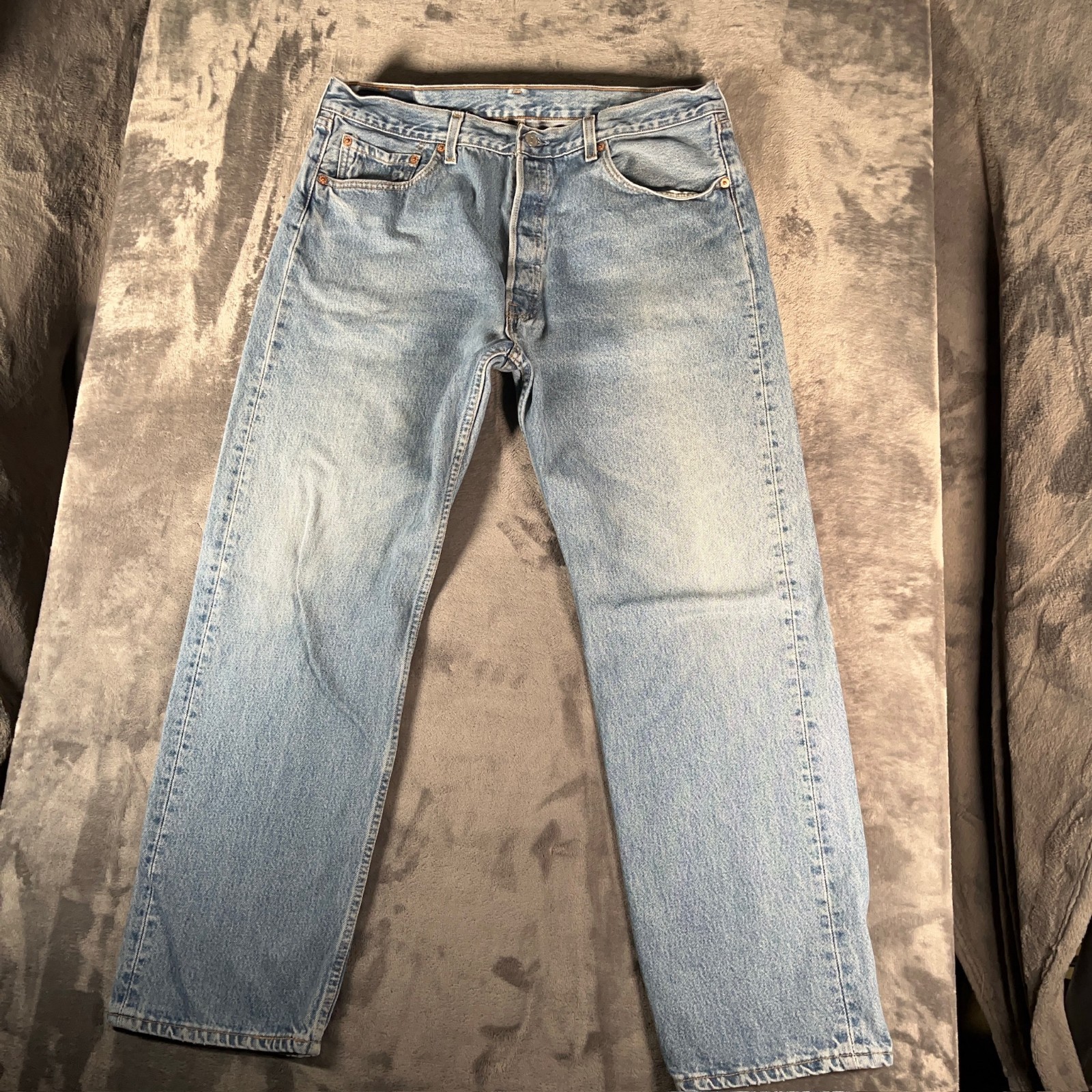 Vintage Levi’s 501 Jeans Mens Fits 34x29 Blue Whiskered Button Fly USA 90s