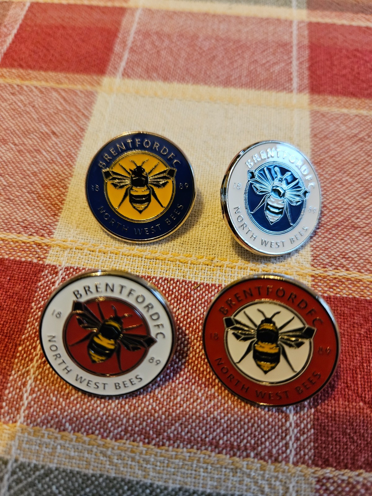 BRENTFORD FC Set of 4 Badges BRENTFORD FC Set of 4 Badges