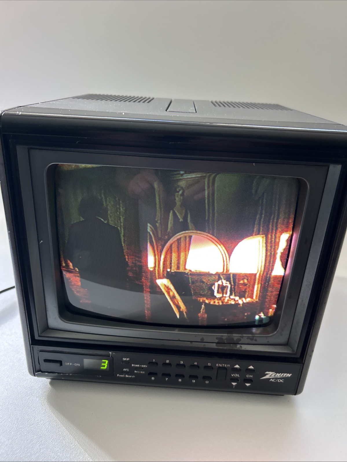 Vintage 1986 Zenith LM8833 9” Gaming TV Tested Works Great Vintage 1986 Zenith LM8833 9” Gaming TV Tested Works Great