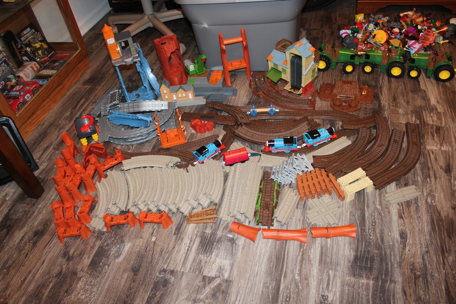 Thomas & Friends TrackMaster Vintage Track Lot Engines Bridges Buildings 2006-09