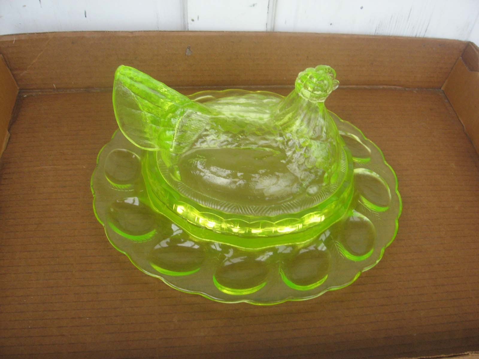 LARGE FENTON URANIUM GLASS EGG PLATE HEN ON NEST LARGE FENTON URANIUM GLASS EGG PLATE HEN ON NEST