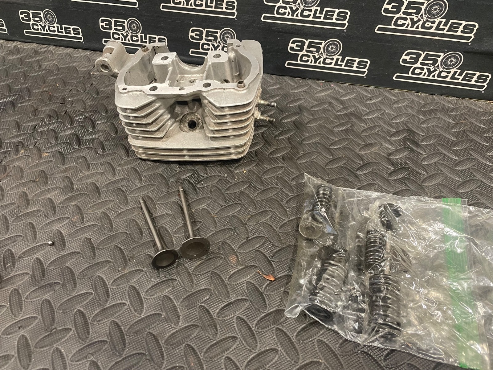 1984 Honda CB125 CB125S Engine Cylinder Head valves springs