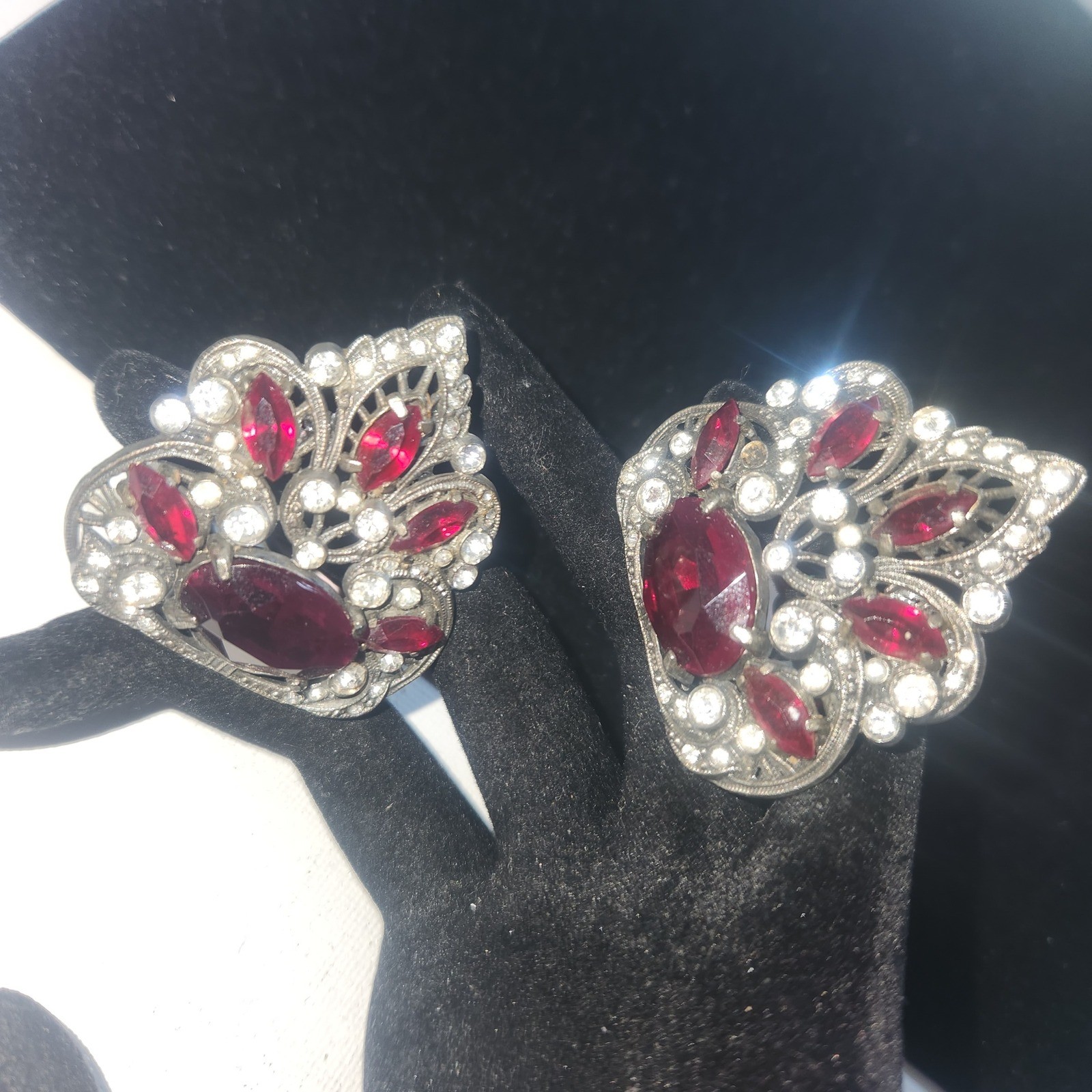 Vintage Red Rhinestone Silver Tone Filigree Statement Fur Dress clip Retro