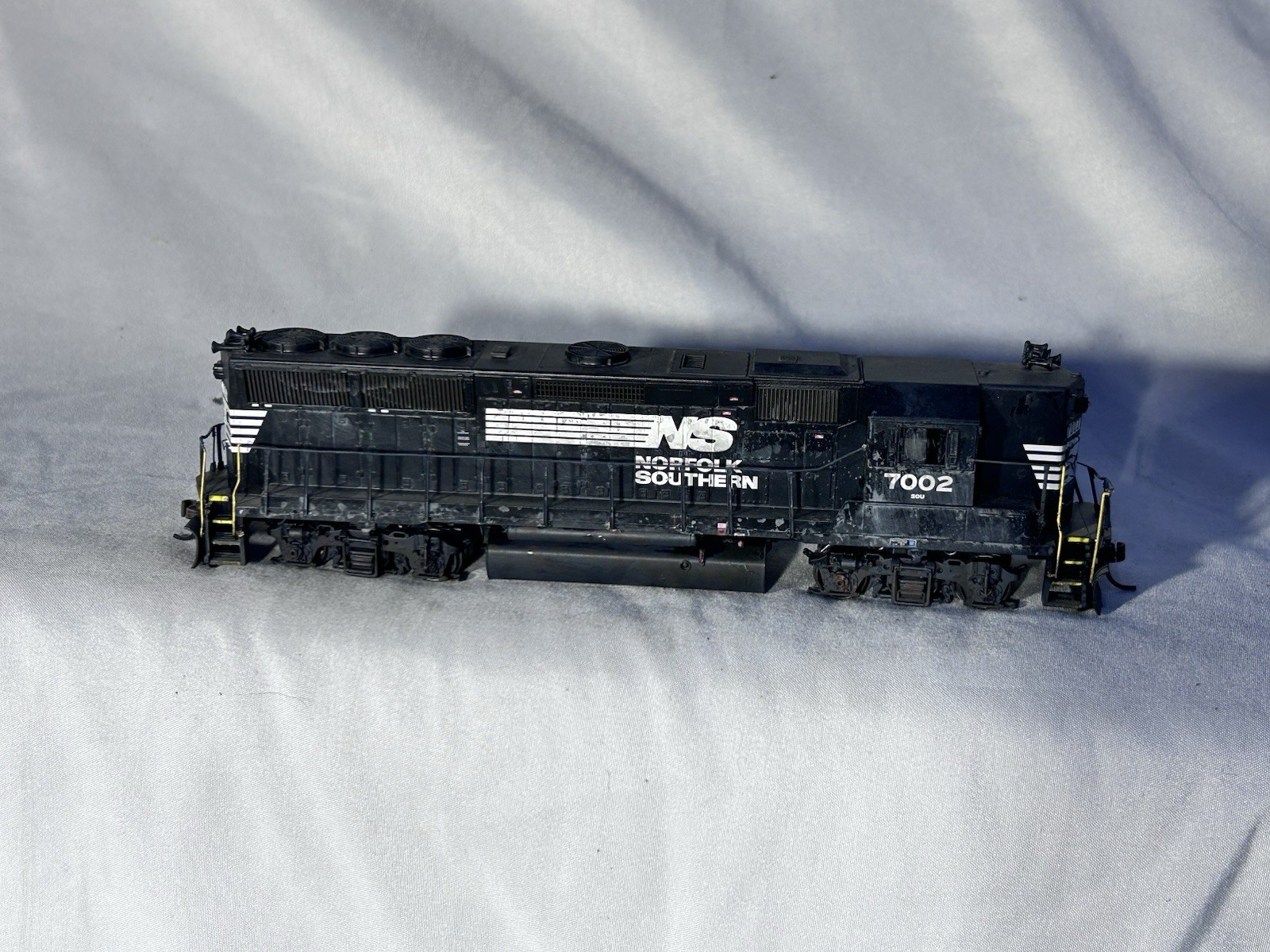 Beautiful Athearn RTR Norfolk Southern RR #7002 GP-40X High Hood HO DCC