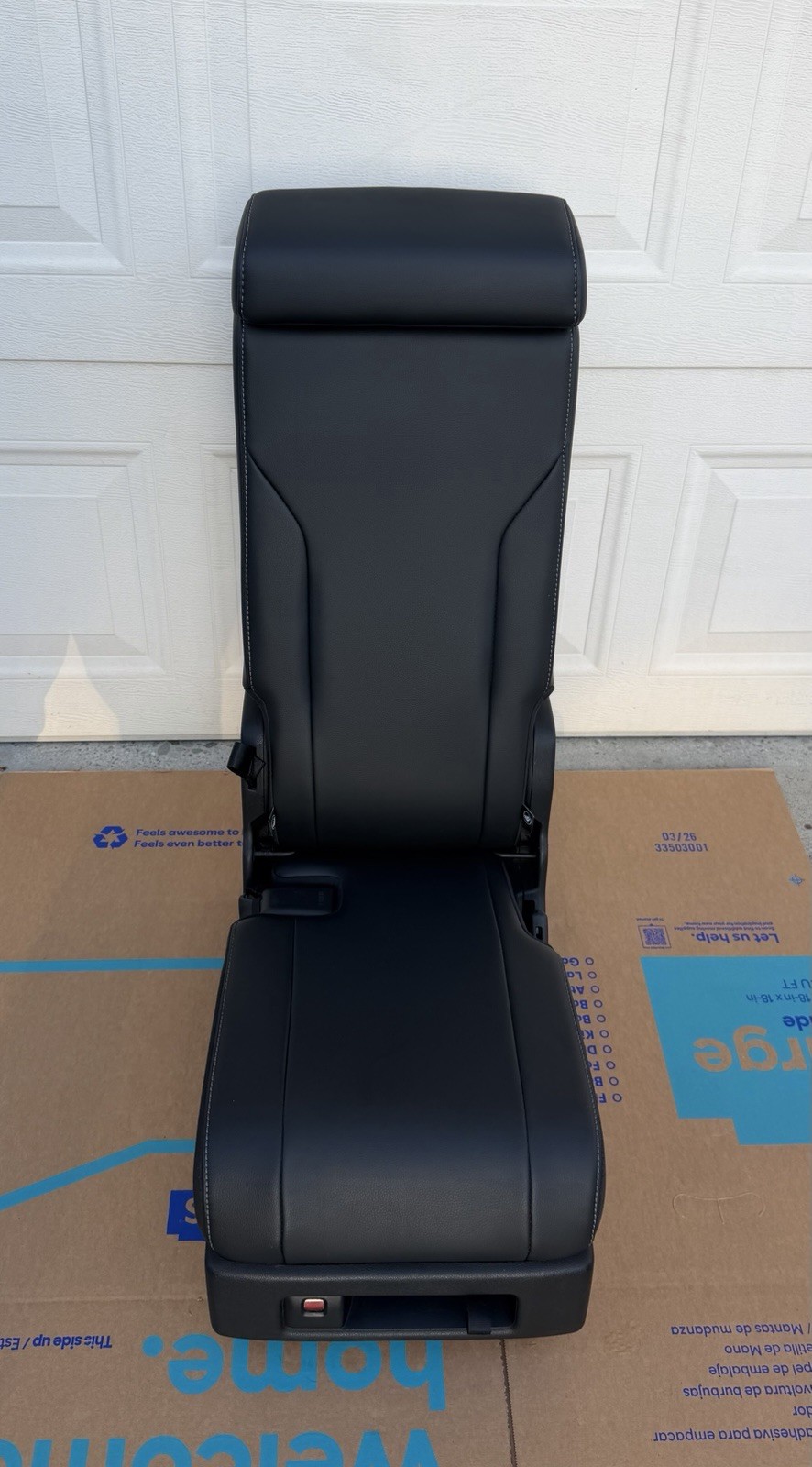 2023-2026 Honda Pilot Rear 2nd Row Middle Jump Seat Black Leather Seat OEM 2023-2026 Honda Pilot Rear 2nd Row Middle Jump Seat Black Leather Seat OEM