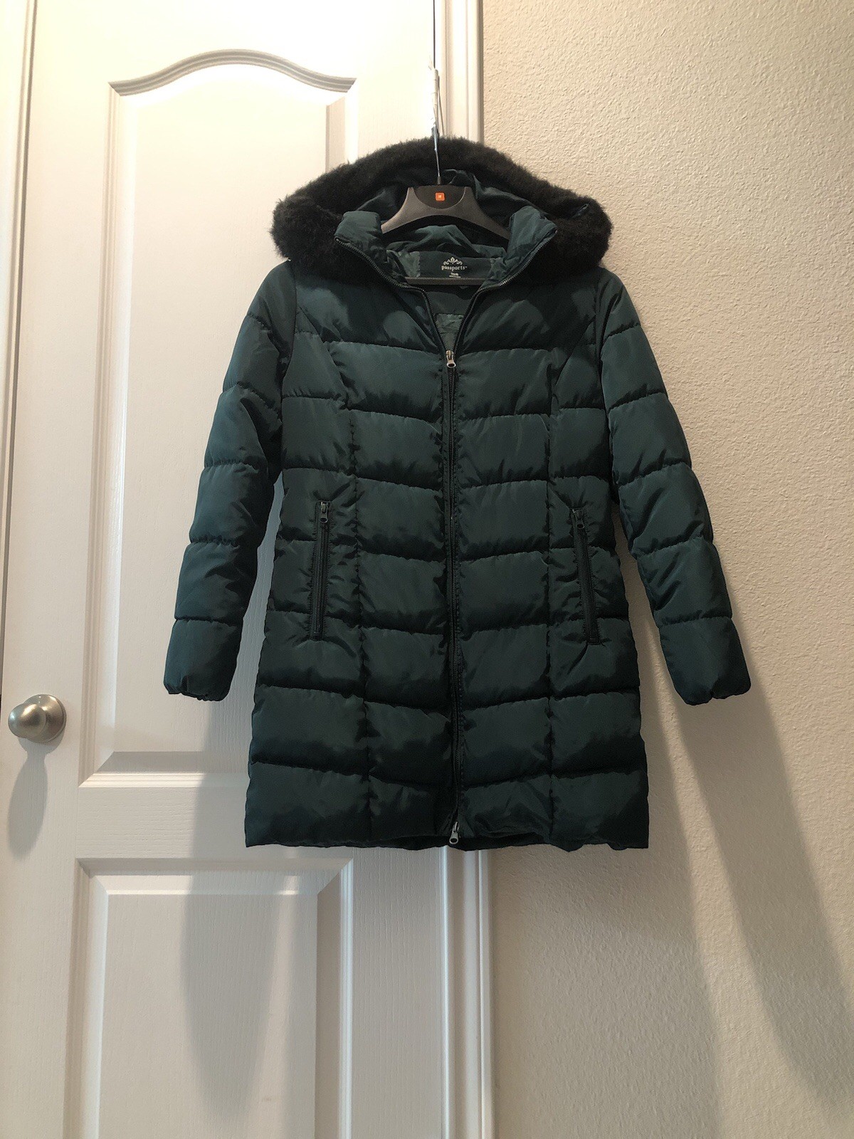Winter Coat Women’s (Puffy Sage) Size: S, Sleeve: 18” Shoulder: 17” Length: 28” Winter Coat Women’s (Puffy Sage) Size: S, Sleeve: 18” Shoulder: 17” Length: 28”