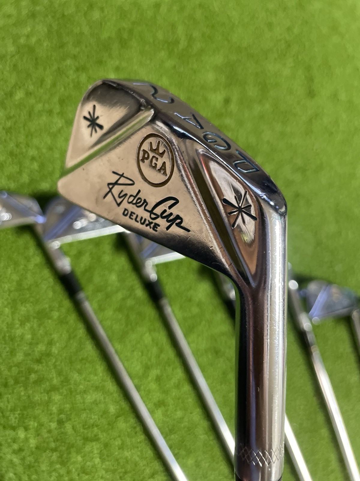 *VERY Rare Collectible* Vintage Clubs-PGA Ryder Cup Deluxe Irons 2-PW RH R-Flex *VERY Rare Collectible* Vintage Clubs-PGA Ryder Cup Deluxe Irons 2-PW RH R-Flex