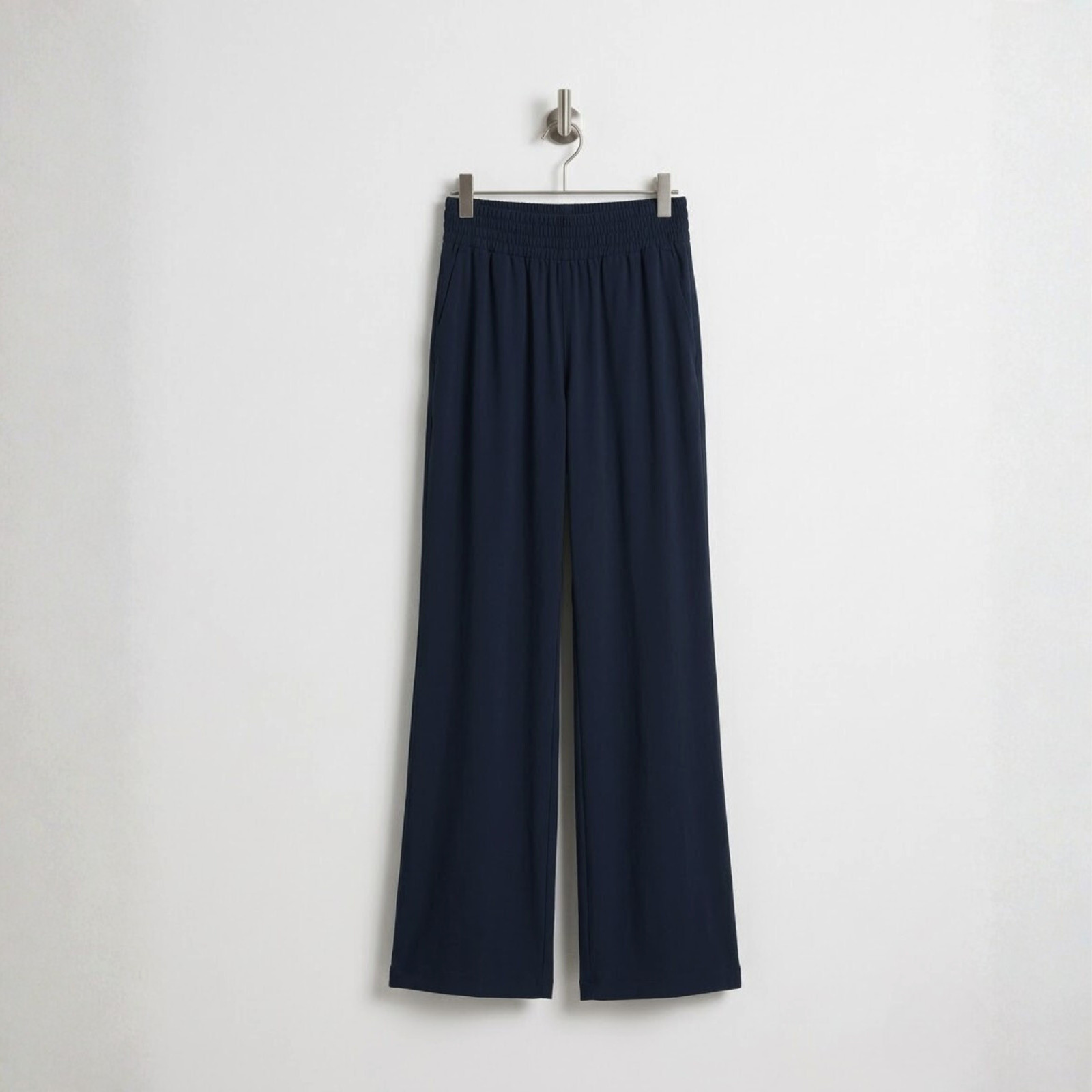 NWT - Vuori Women's Villa Wideleg Pant - Ink color - New - Sale NWT - Vuori Women's Villa Wideleg Pant - Ink color - New - Sale