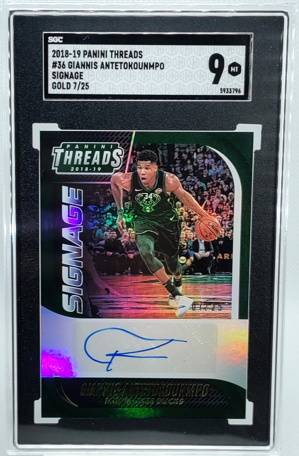 /25 Giannis Antetokounmpo AUTO SGC 9 2018-19 Threads Signage GOLD Autograph SP