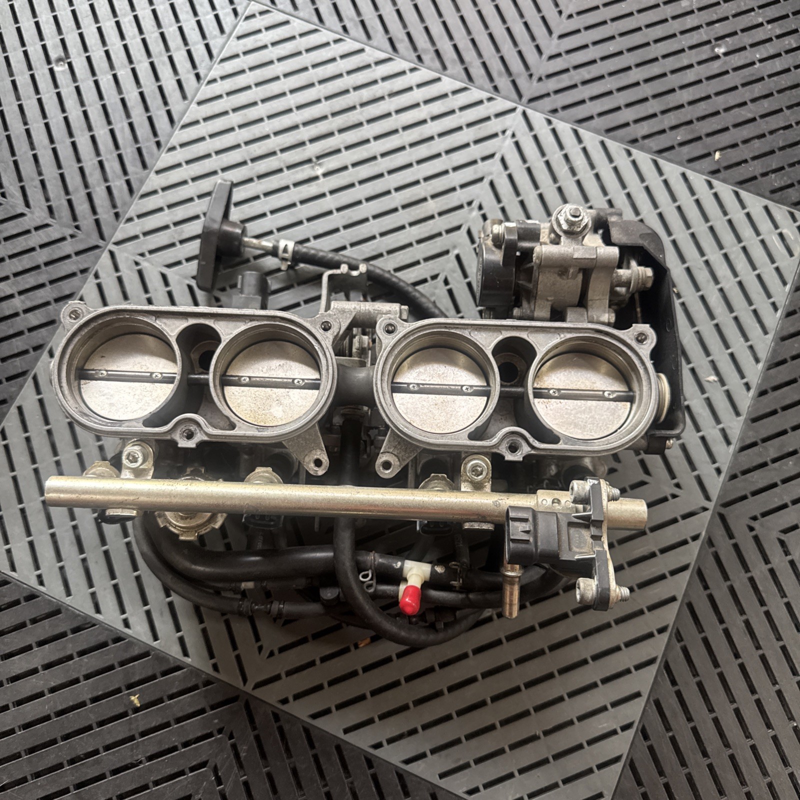 Complete 2006-2015 Yamaha FZ1 Throttle Body/Fuel Injectors OEM