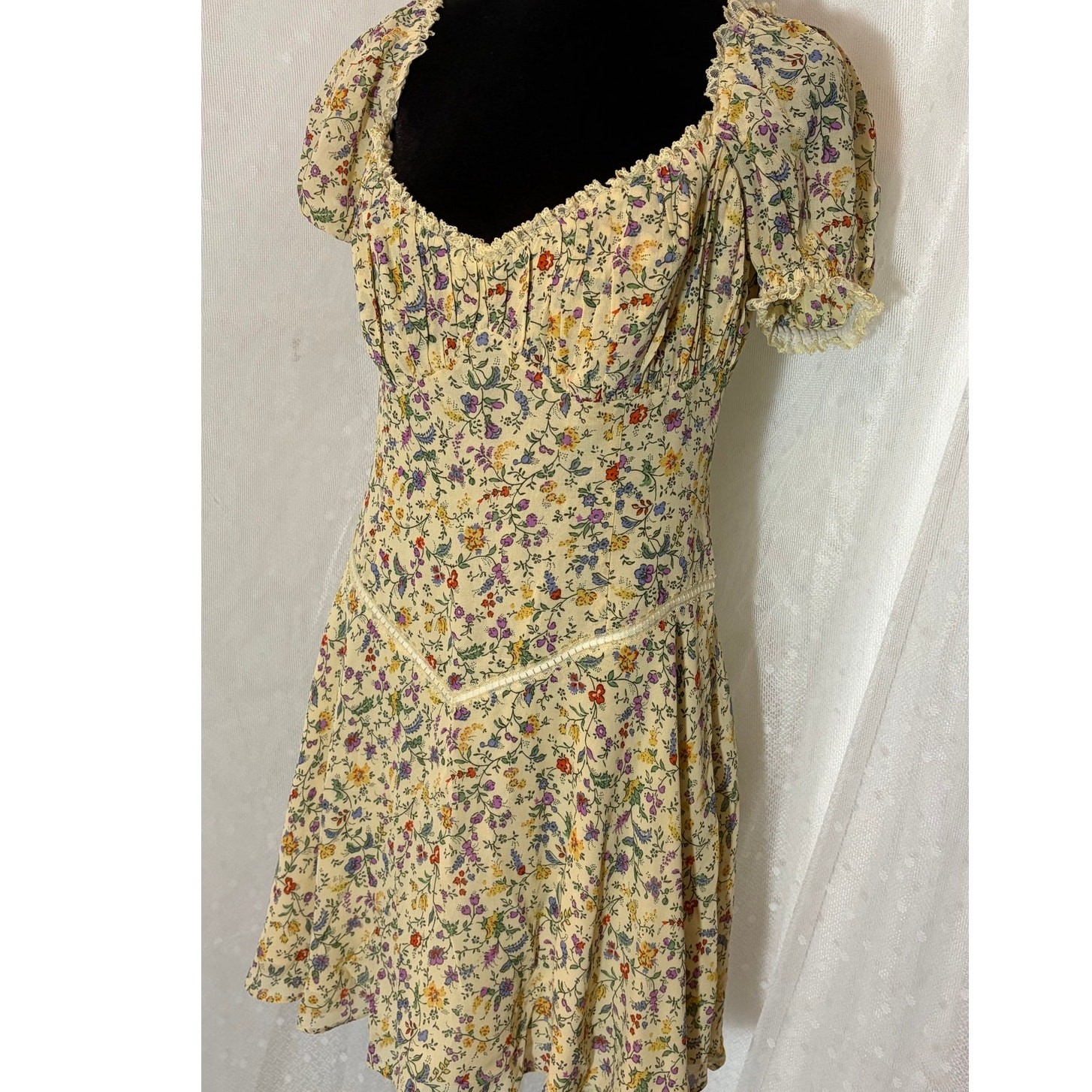 Reformation Yellow Floral, size 10, puff sleeve, smocked dress Reformation Yellow Floral, size 10, puff sleeve, smocked dress