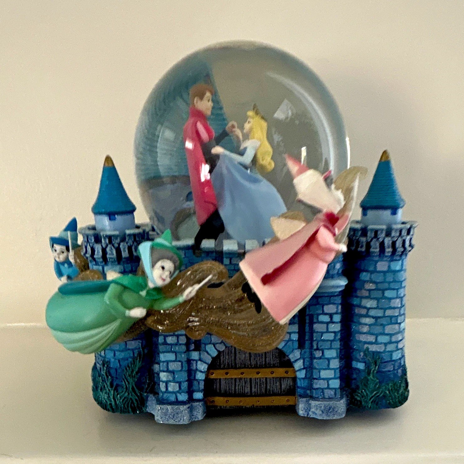 VTG Disney Sleeping Beauty Castle Music Snow Globe Aurora Prince Phillip Fairies VTG Disney Sleeping Beauty Castle Music Snow Globe Aurora Prince Phillip Fairies