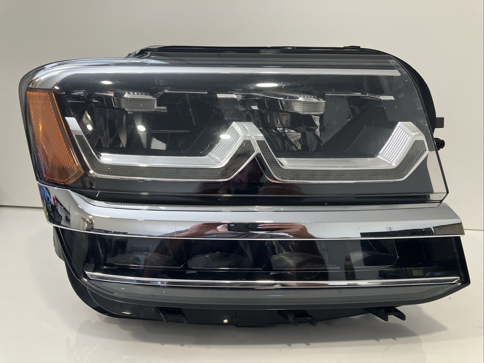 2018 2019 2020 Volkswagen Atlas Passenger Right RH LED Headlight OEM 3136