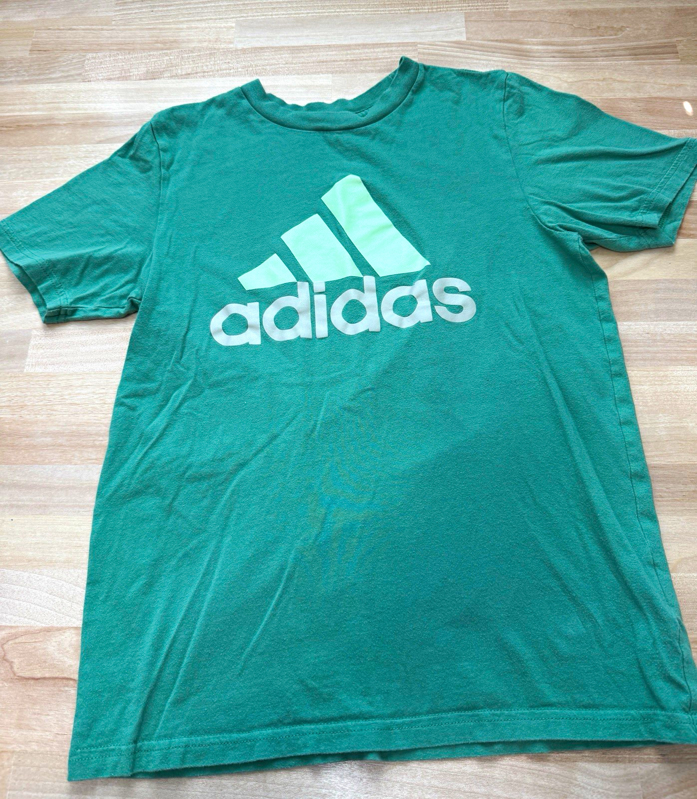 Adidas Youth Green Logo Graphic Print T-Shirt Regular Fit Crew Neck Size M Adidas Youth Green Logo Graphic Print T-Shirt Regular Fit Crew Neck Size M